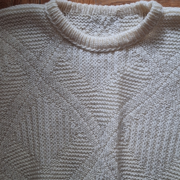 71. Hand Knit Sweater Men or Women. - Picture 4 of 4